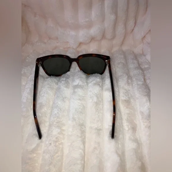 YSL Sunglasses - Picture 13 of 17
